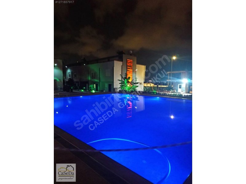 Aksu Kemerağzı'nda Özel Bahçeli, Havuzlu 3 Katlı Villa