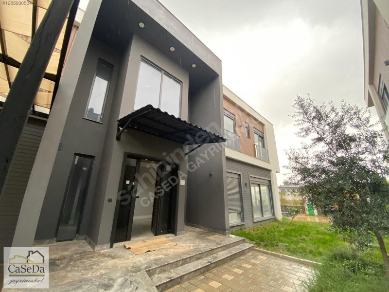 Döşemealtı Çıplaklı'da Orman Manzaralı 5+1 Kiralık Villa