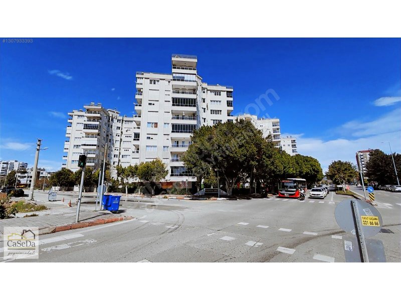 Antalya Lara’da Site İçerisinde, Deniz Manzaralı Satılık 3+1 Daire