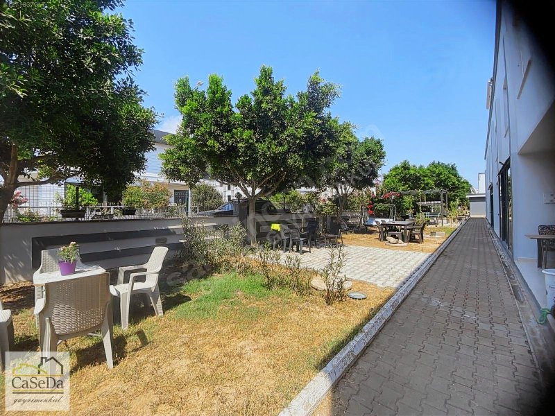 Aksu Kemerağzı'nda Özel Bahçeli, Havuzlu 3 Katlı Villa