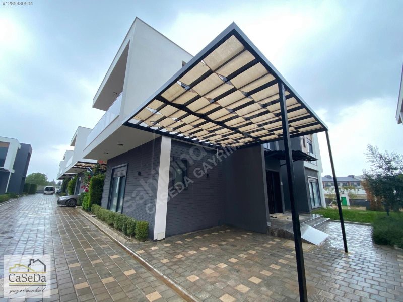 Döşemealtı Çıplaklı'da Orman Manzaralı 5+1 Kiralık Villa