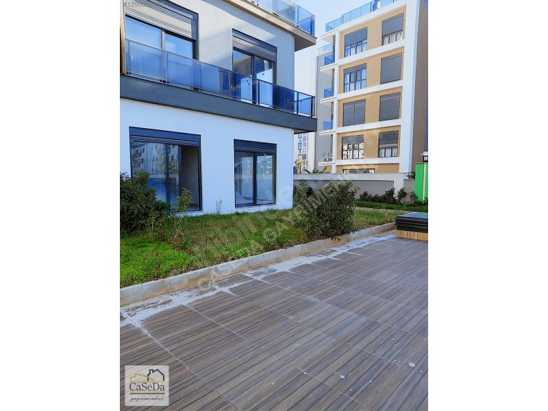 Altıntaş'da köşe ve bahçe kullanımlı modern daire