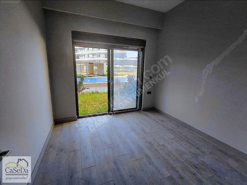 Altıntaş'da köşe ve bahçe kullanımlı modern daire