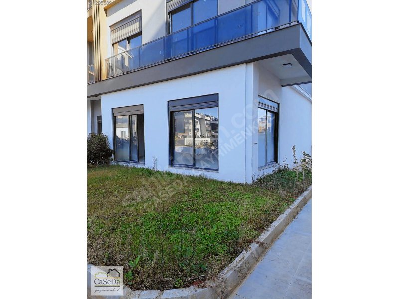 Altıntaş'da köşe ve bahçe kullanımlı modern daire